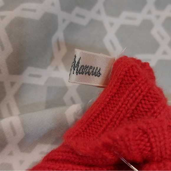 Neiman Marcus Red Ribbed Knit Gloves GUC - Picture 6 of 6